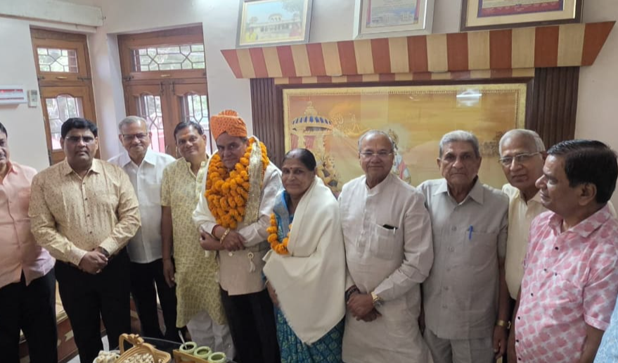 अखिल भारतवर्षीय खंडेलवाल वेश्य महासभा के राष्ट्रीय अध्यक्ष रमेश चंद्र गुप्ता तूंगावाला के महासभा में आजीवन मुख्य संरक्षक बनने पर स्वागत