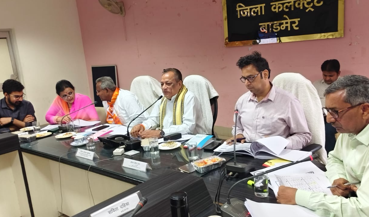 फ्लैगशिप योजनाओं, बजट घोषणाओं एवं ग्रीष्मकालीन जल प्रबंधन की तैयारियों पर दिया जोर