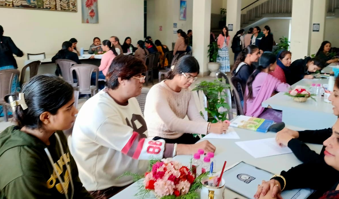 कनोडिया कॉलेज में अभिभावक - शिक्षक संवाद का आयोजन