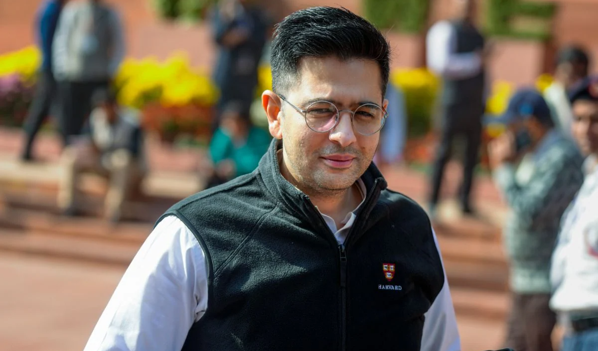 राघव चड्ढा और आम आदमी पार्टी के बीच बढ़ता तनाव: सियासी भविष्य को लेकर अटकलें तेज