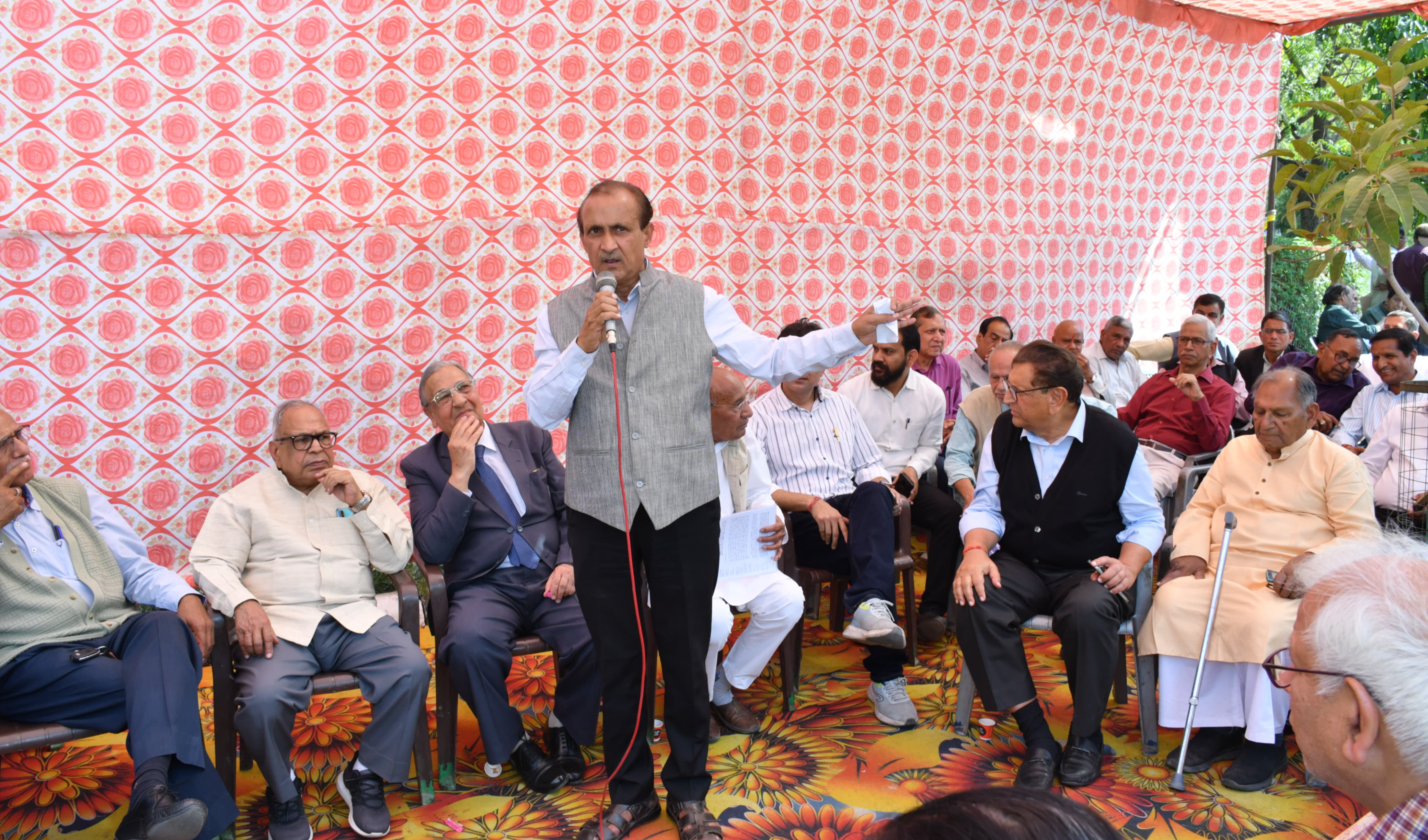 राजस्थान विश्वविद्यालय के महारानी और महाराजा कॉलेज का स्वामित्व नगर निगम और जेडीए को दिए जाने का भारी विरोध,  शिक्षकों कर्मचारियों का विश्वविद्यालय में विशाल धरना