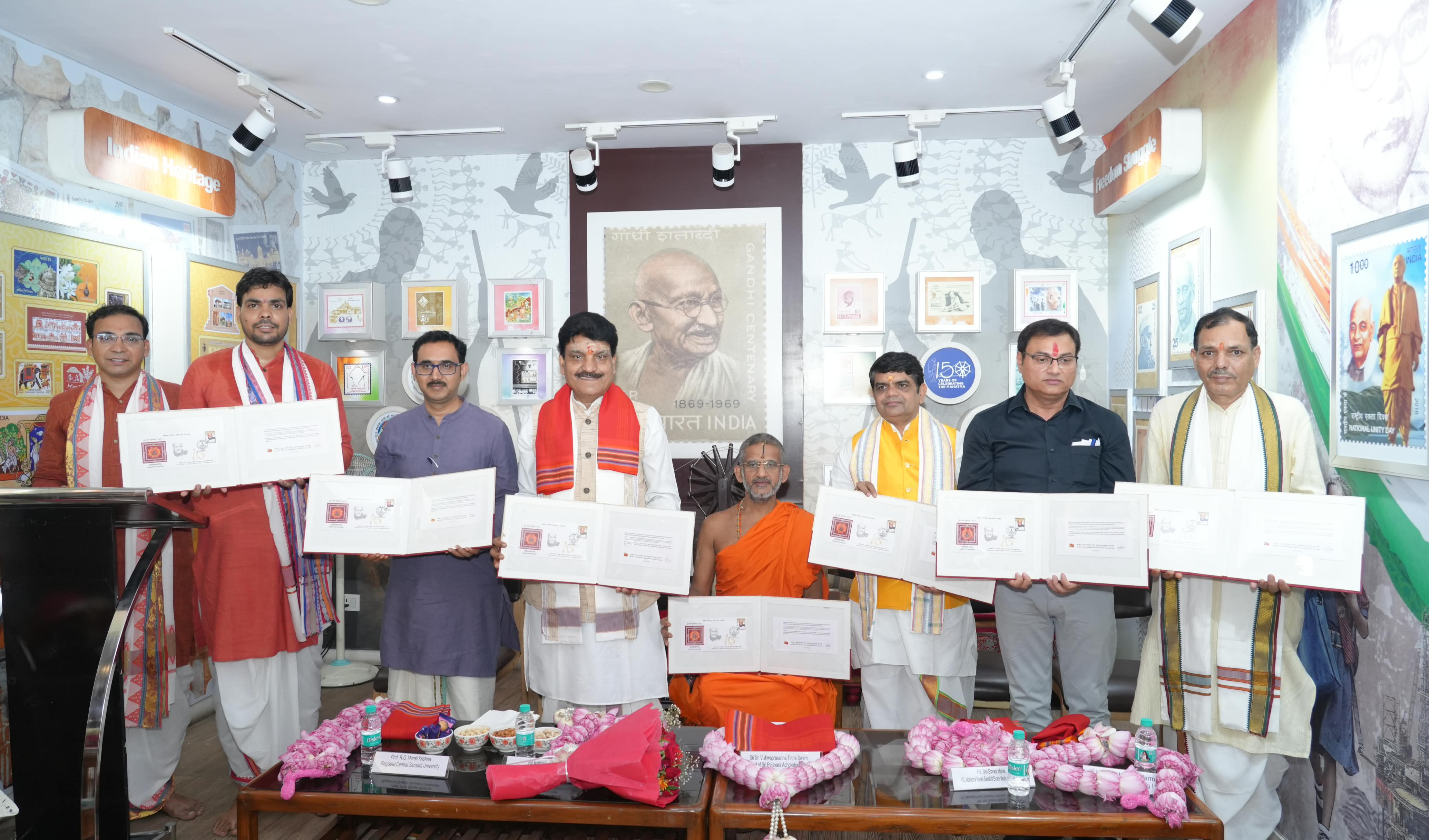 विश्व संस्कृत दिवस पर स्वस्तिवाचनम् के 16 वर्ष पूर्ण होने के उपलक्ष्य में डाक विभाग ने जारी किया विशेष आवरण