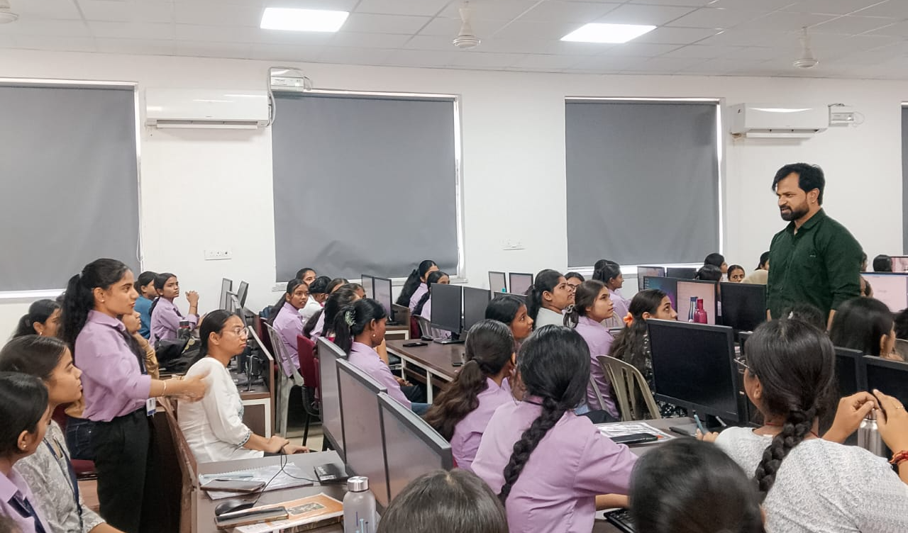“ग्राफिक डिज़ाइन विद एआई विषय पर एक प्रायोगिक कार्यशाला का आयोजन