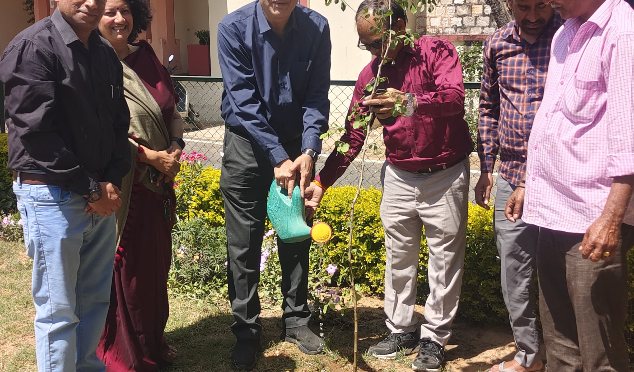 राजस्थान विश्वविद्यालय: प्राणी शास्त्र विभाग में 'वंदे मातरम @150' के तहत वृक्षारोपण एवं संगोष्ठी आयोजित