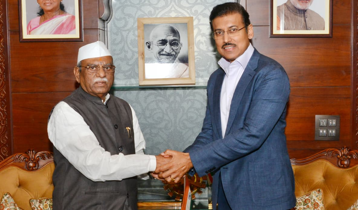 राज्यपाल से उद्योग एवं वाणिज्य मंत्री राज्यवर्धन सिंह राठौड़ की सौजन्य भेंट