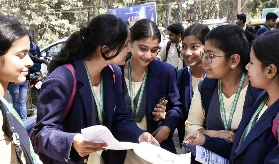 CBSE कक्षा 12वीं बोर्ड परीक्षा परिणाम घोषित, इस वर्ष 85.20 प्रतिशत छात्र सफल