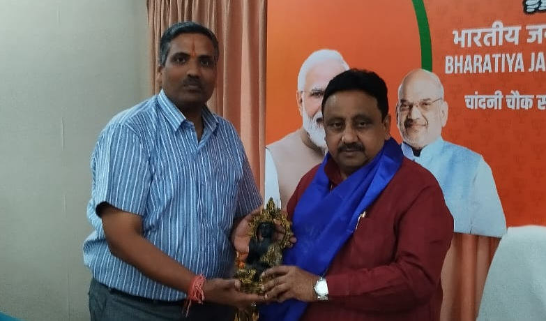 प्रोफेसर रमेश कुमार रावत ने दिल्ली मे की चांदनी चोक से सांसद एवं CAIT के संस्थापक प्रवीण खंडेलवाल से शिष्ठाचार भेट