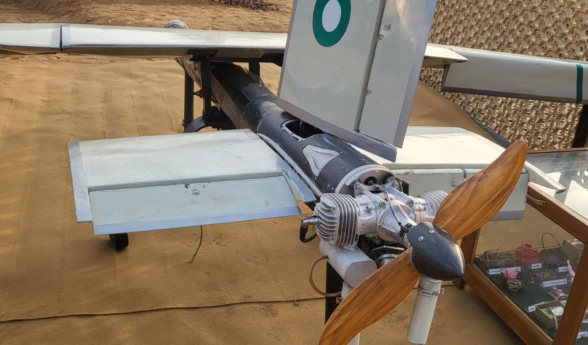 नो योर आर्मी प्रदर्शनी— ऑपरेशन सिंदूर में भारतीय सेना ने मार गिराया था पाकिस्तानी YIHA-III ड्रोन— सेना के आधुनिक उपकरणों और हथियारों को किया गया है प्रदर्शित