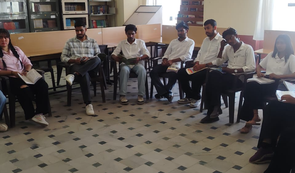 दीपशिखा ग्रुप ऑफ कॉलेजेज के केंद्रीय पुस्तकालय में विश्व पुस्तक दिवस का आयोजन