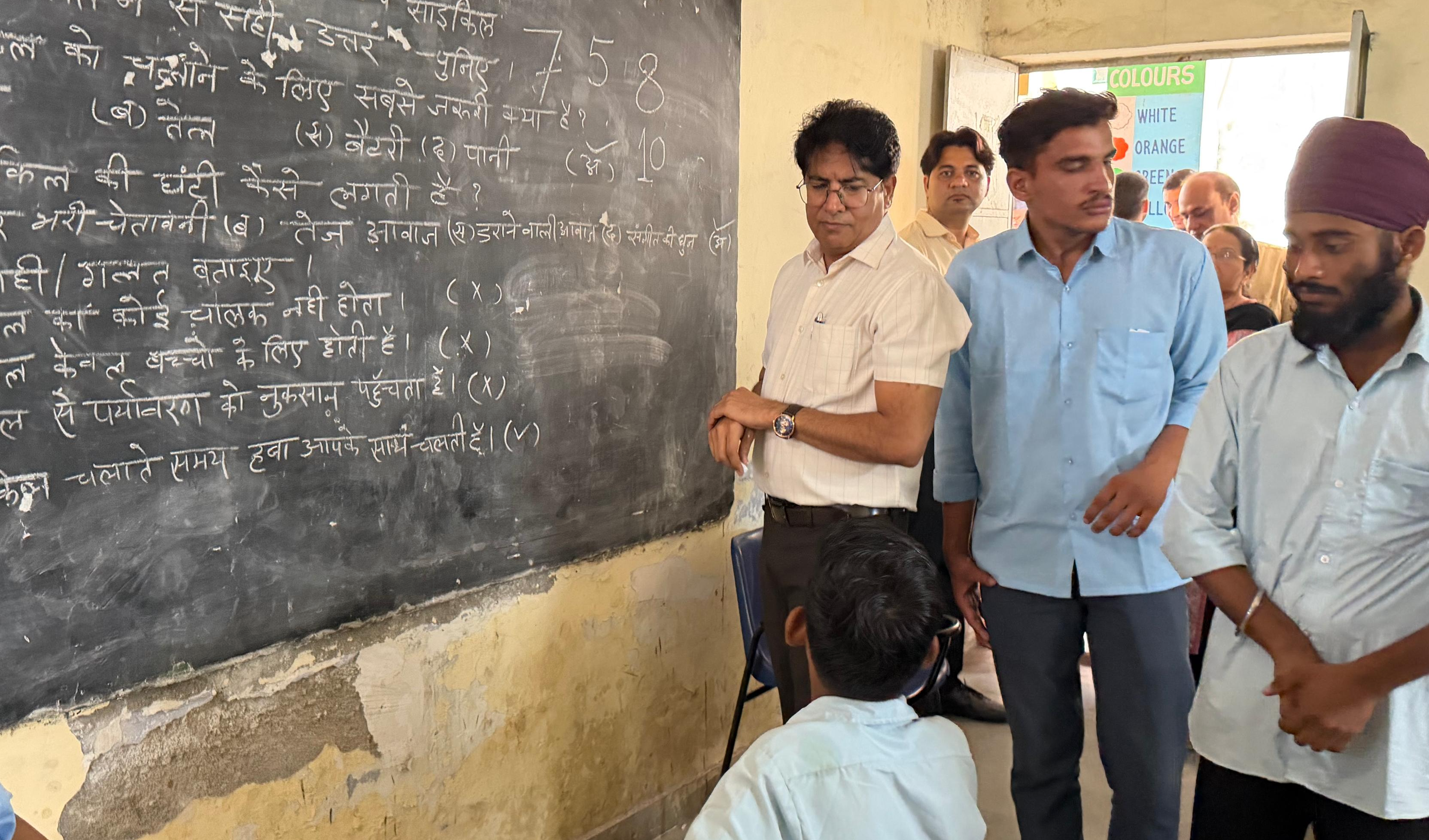 अतिरिक्त मुख्य सचिव स्कूल शिक्षा ने किया आनंदीलाल पोद्दार मूक-बधिर विद्यालय का निरीक्षण