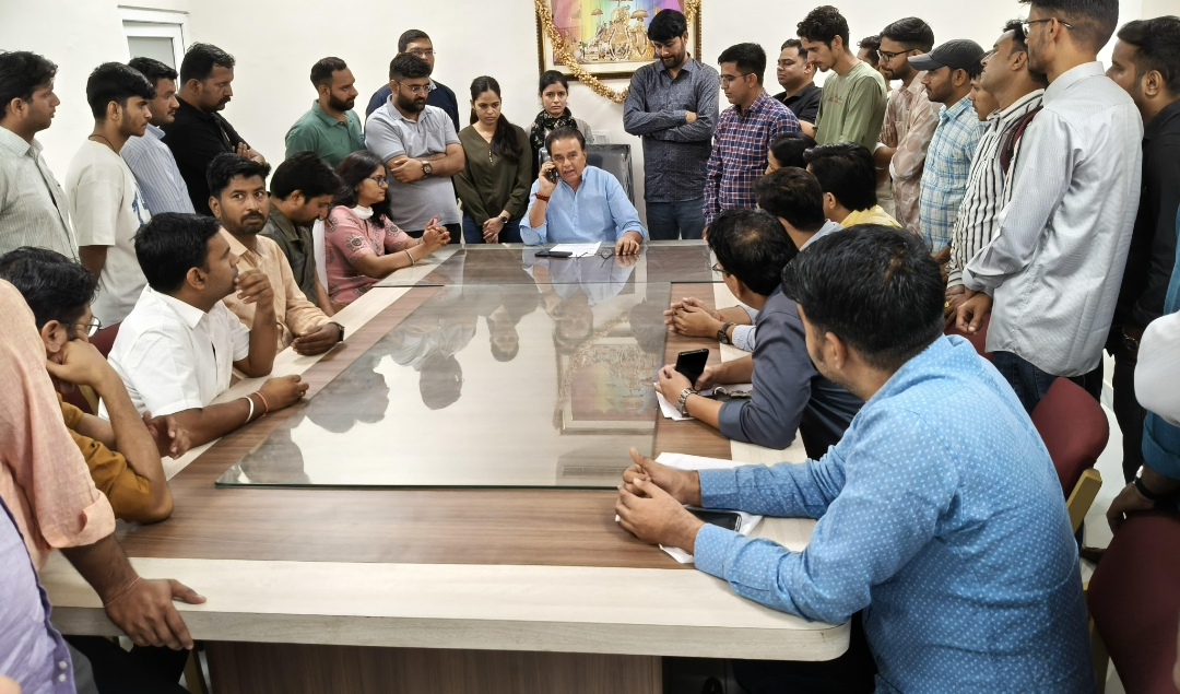 कानून मंत्री के आवास पर पहुँचे FSO चयनित अभ्यर्थी न्यायालय में मज़बूत पैरवी की माँग, बेरोजगार यूनियन ने उठाई नियुक्ति की आवाज़