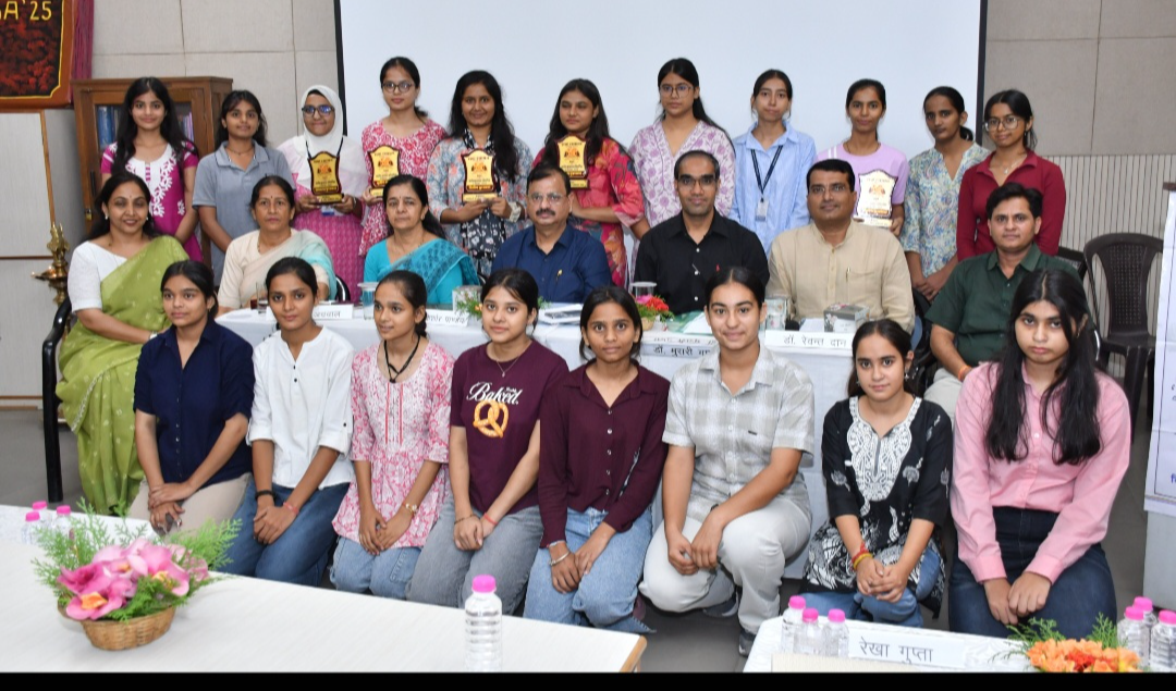 " काव्य वही श्रेष्ठ है जो राष्ट्र की उन्नति में सहायक हो " - प्रो नंद किशोर पाण्डेय