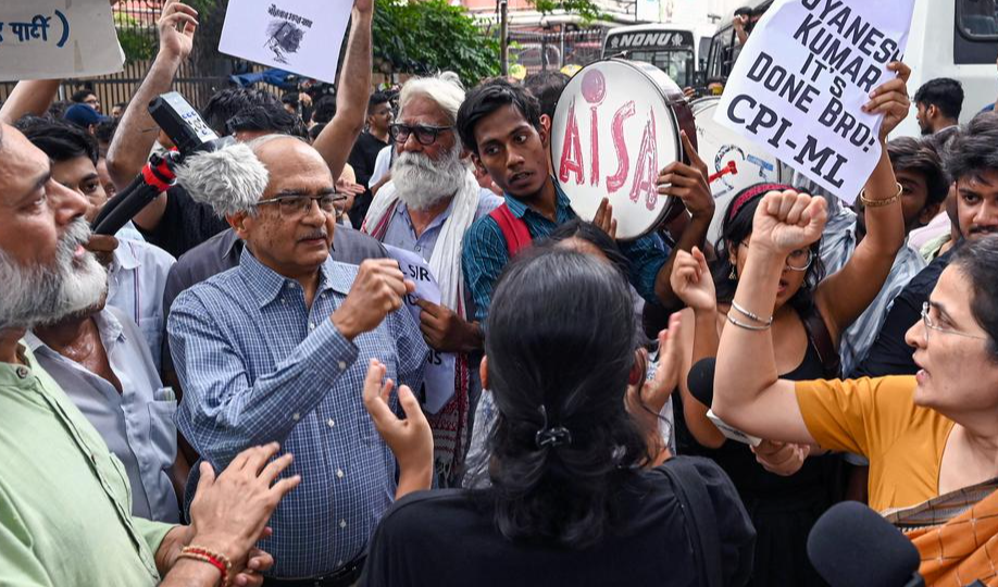 Opposition Leaders Stopped on Way to Election Commission Office, Protest Against CEC Gyanesh Kumar