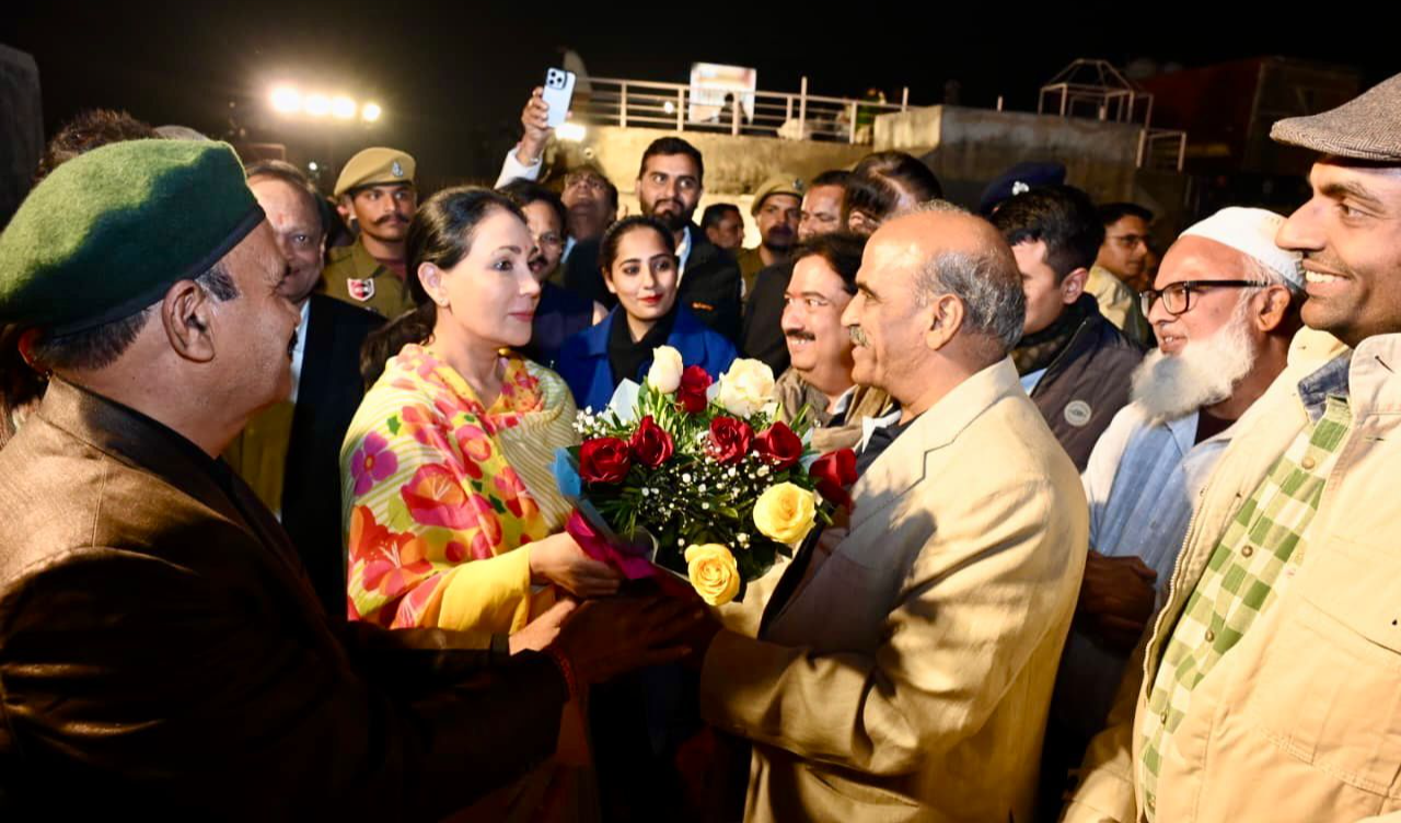 उपमुख्यमंत्री दिया कुमारी की उपस्थिति में पतंग उत्सव के दूसरे चरण में हुई भव्य आतिशबाजी और आसमान में जगमगाई उड़ती हुई लालटेन