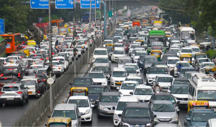 दिल्ली में BS-VI से नीचे के निजी वाहनों की एंट्री पर रोक लागू, बिना PUC ईंधन नहीं