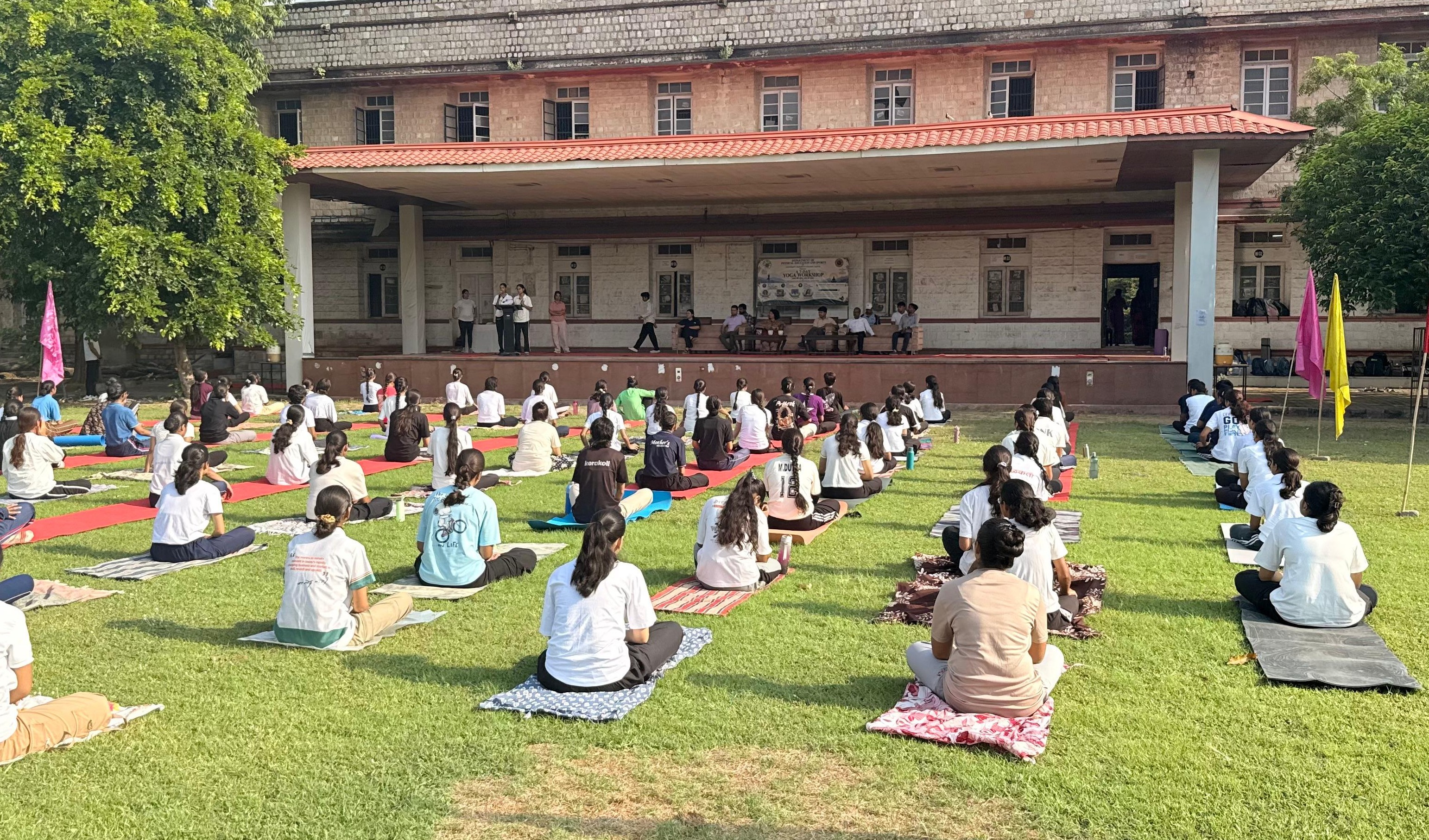 विश्वविद्यालय महारानी कॉलेज में 7-दिवसीय निःशुल्क योग कार्यशाला का शुभारंभ, प्रतिभागियों ने लिया बढ़-चढ़कर भाग