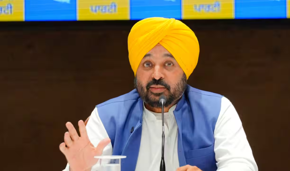 Bhagwant Mann Allegedly Detained for Three Hours at Delhi Airport After Paris Visit, AAP Claims ₹50,000 Fine Was Issued