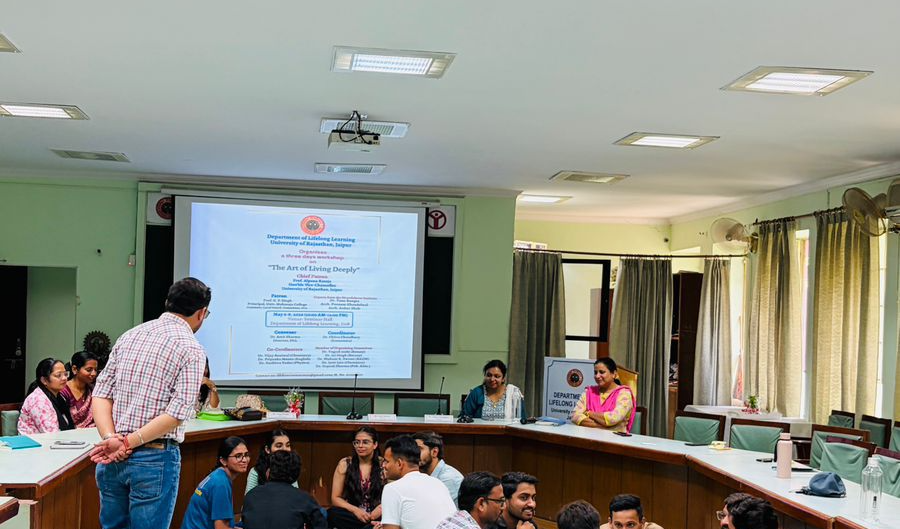 गहराई से जीवन जीने की कला: राजस्थान विश्वविद्यालय में त्रि-दिवसीय कार्यशाला का शुभारंभ
