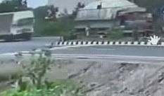 राजामहेंद्रवरम में बड़ा हादसा टला: शॉर्ट सर्किट से निजी बस में लगी आग, सभी यात्री सुरक्षित