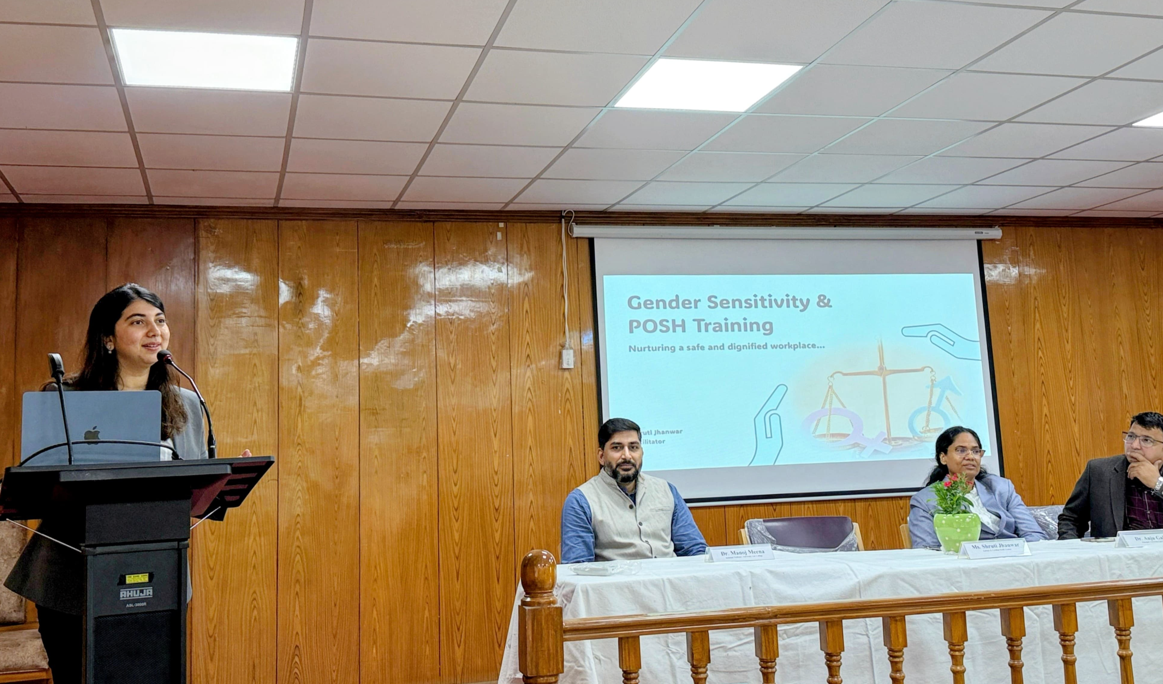 सुरक्षित परिसर की ओर एक कदम: राजस्थान विश्वविद्यालय में 'पॉश' कानून और लैंगिक संवेदनशीलता पर मंथन