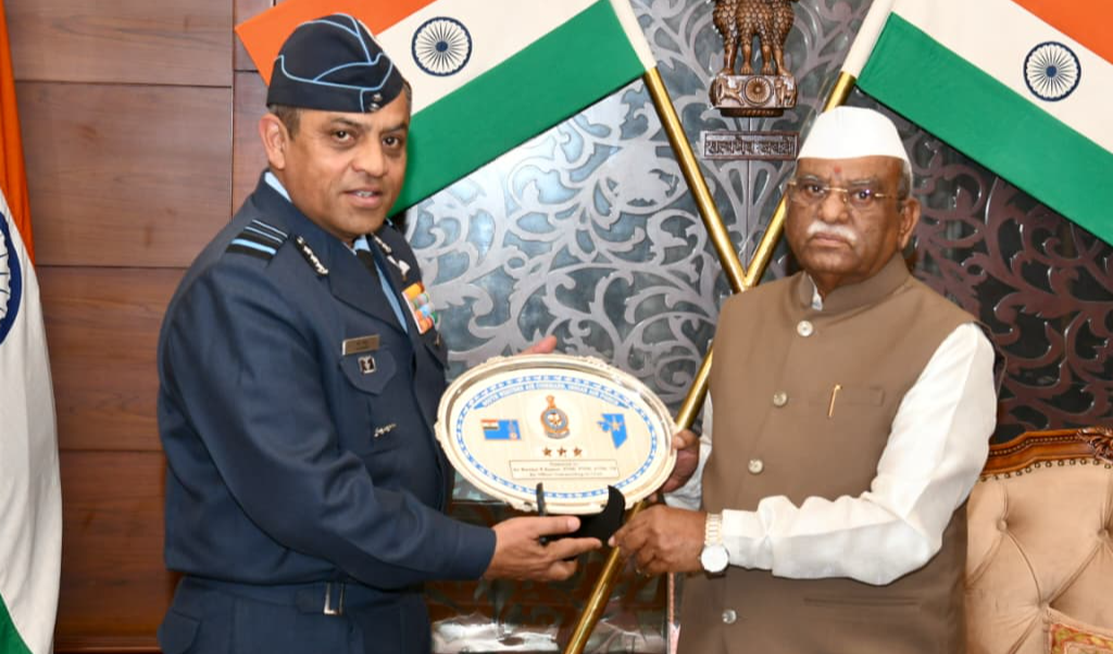एयर मार्शल ने की राज्यपाल से शिष्टाचार भेंट