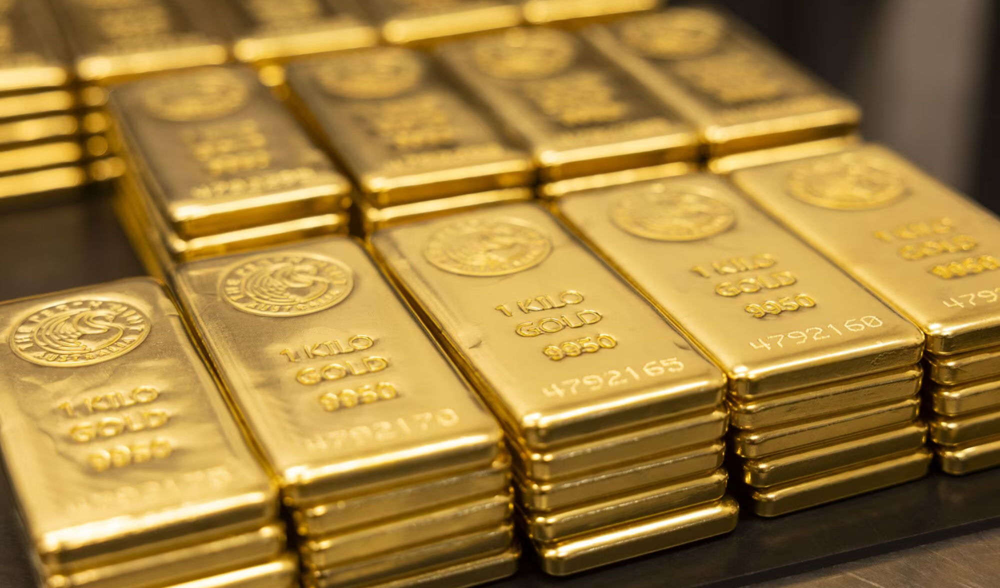 Falls to Rs 15,535 Per Gram as Domestic Rates Ease