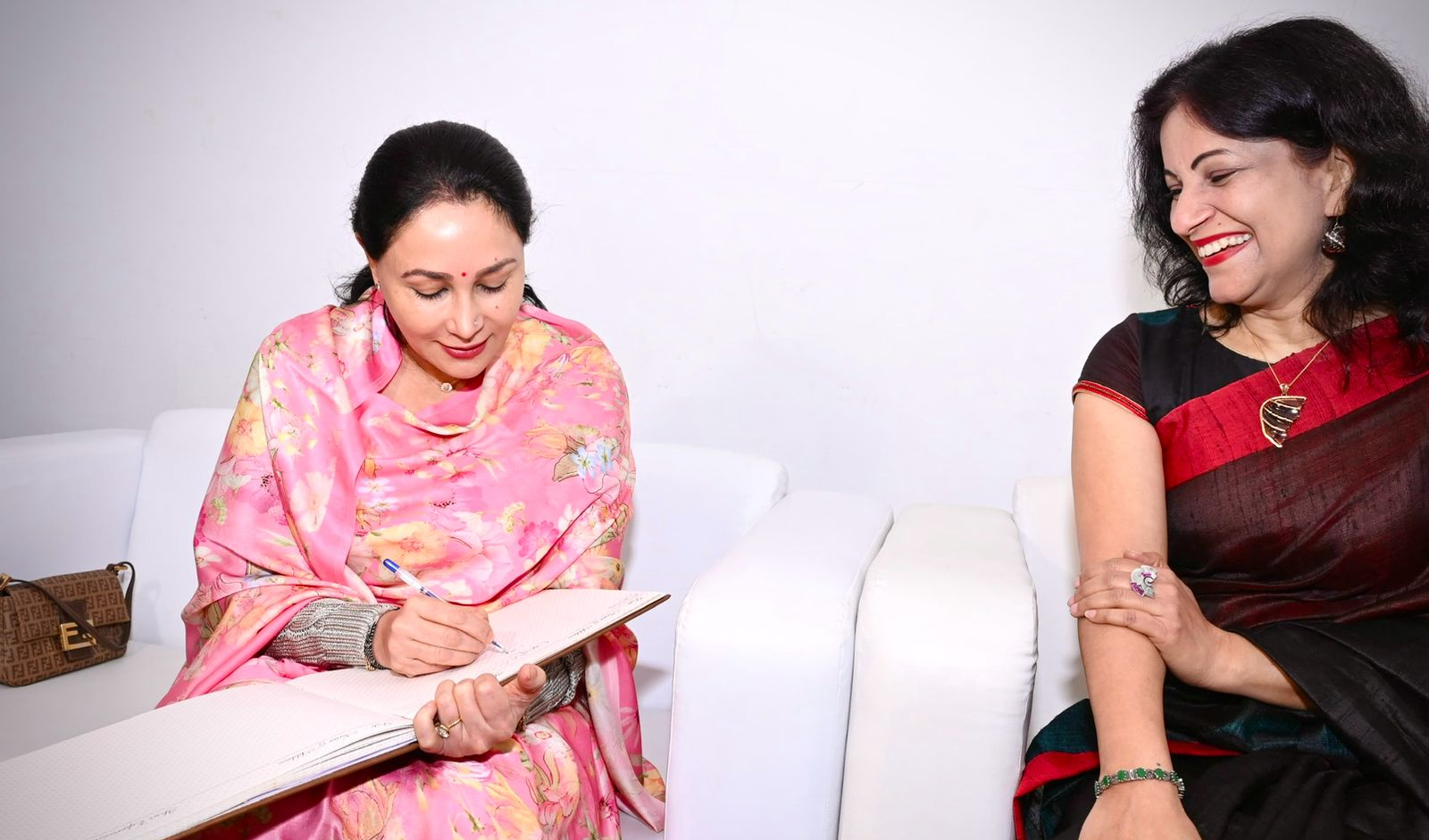 जलरंगों में साकार होती संवेदनाएं कल्पना से परे- दिया कुमारी