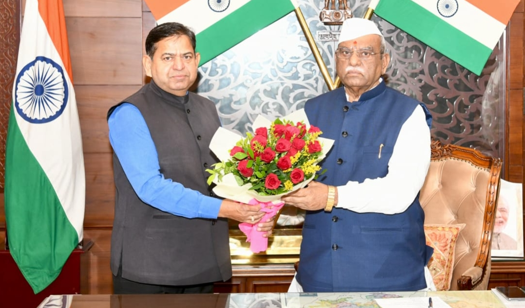 राज्यपाल से नव नियुक्त कुलगुरु प्रो. गोविंद सहाय शुक्ला ने की शिष्टाचार भेंट