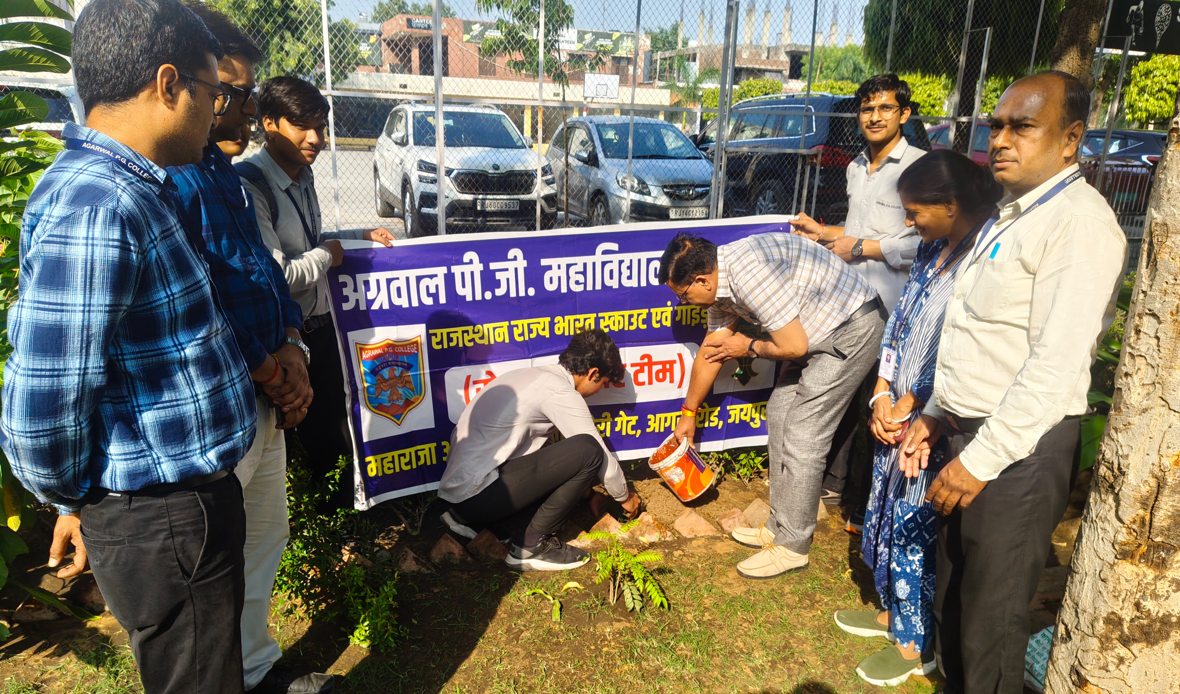 रेंजर्स एवं रोवर्स ग्रुप के छात्रों द्वारा छायादार एवं फलदार पौधारोपण कार्यक्रम आयोजित किया गया