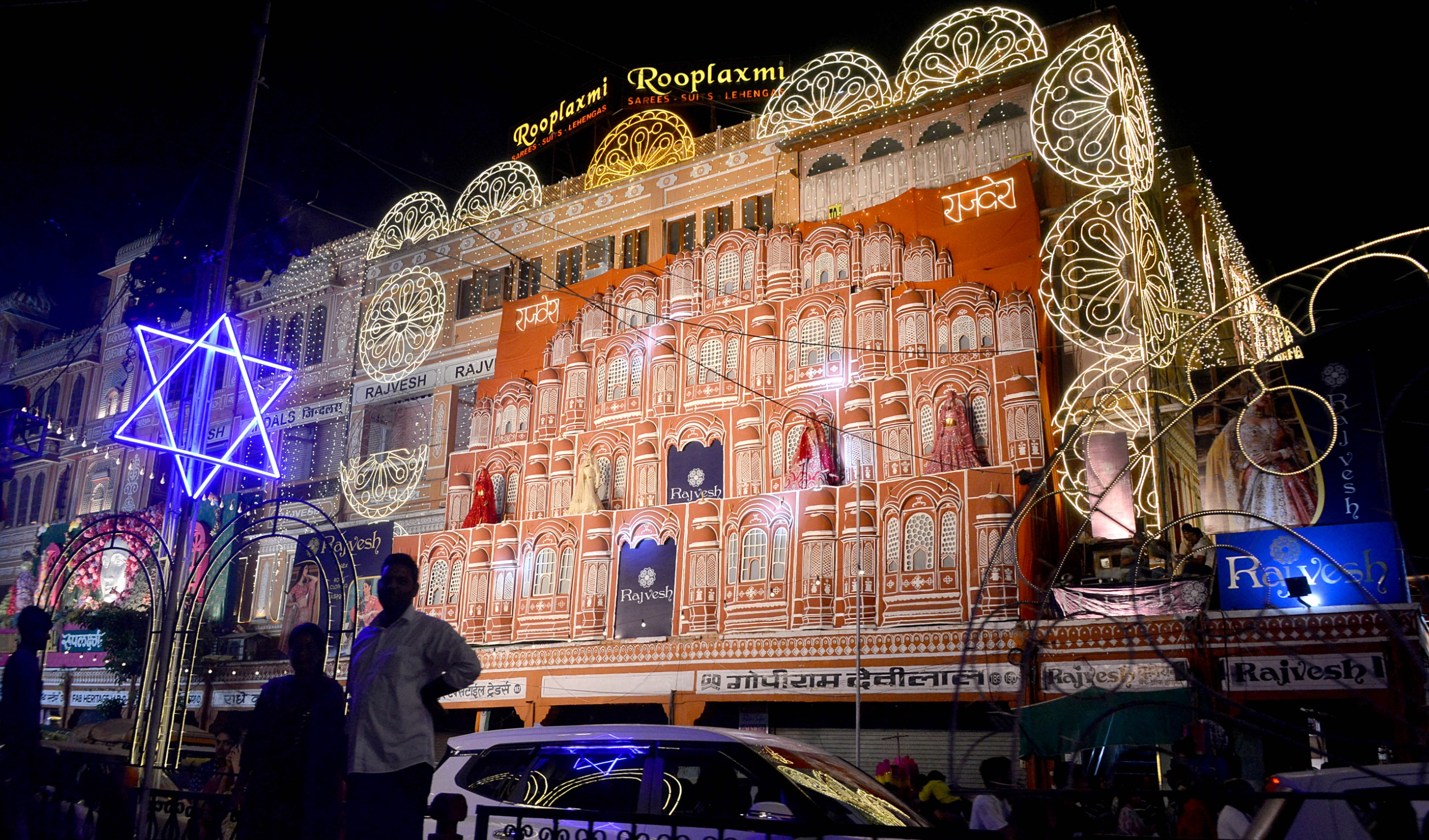दीपावली उजास का पावन पर्व, सबके मंगल की कामना की