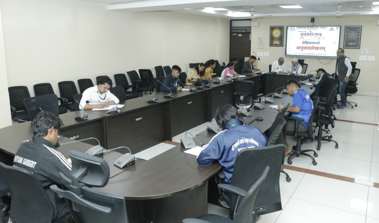 पश्चिम मध्य क्षेत्रीय युवमहोत्सव 2025  प्रतिभा और परंपरा का संगम विभिन्न राज्यो के दलो ने समूह नृत्य से बाँधा समा