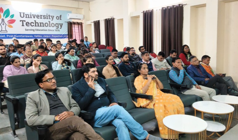 यूनिवर्सिटी ऑफ टेक्नोलॉजी वाटिका जयपुर में डिजाइन थिंकिंग, क्रिटिकल थिंकिंग, इनोवेशन डिजाइन और एआई: डिजिटल ट्रांसफॉर्मेशन के लिए रैपिड प्रोटोटाइपिंग विषय पर विशेषज्ञ संदीप कुमार का प्रेरक सत्र