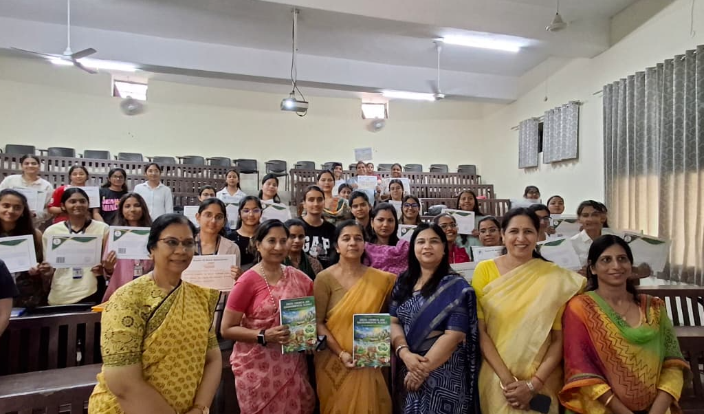 प्रमाण-पत्र वितरण कार्यक्रम का आयोजन