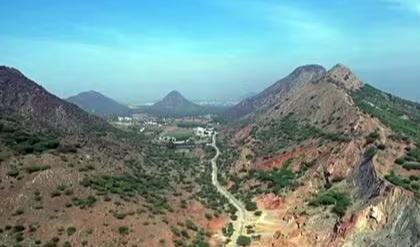 Nearly One-Third of Aravalli Range Faces Ecological Risk After New Classification, Conservation Group Warns