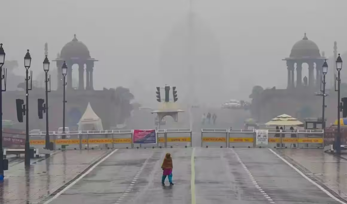 Delhi Weather Forecast: Rain and Thunderstorm Expected Today, Temperature to Touch 34°C