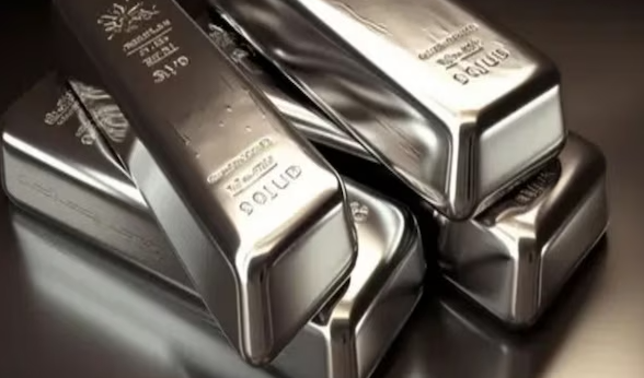 चांदी की कीमतों में रिकॉर्ड तेजी बरकरार, MCX पर स्थिर शुरुआत के बाद आगे क्या रहेगा रुख?