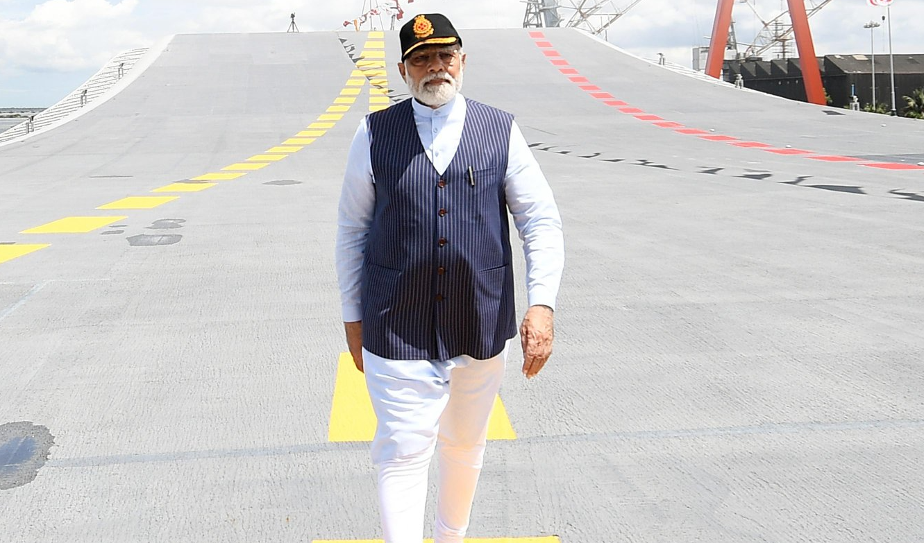 प्रधानमंत्री ने दीपावली के अवसर पर सभी को बधाई दी