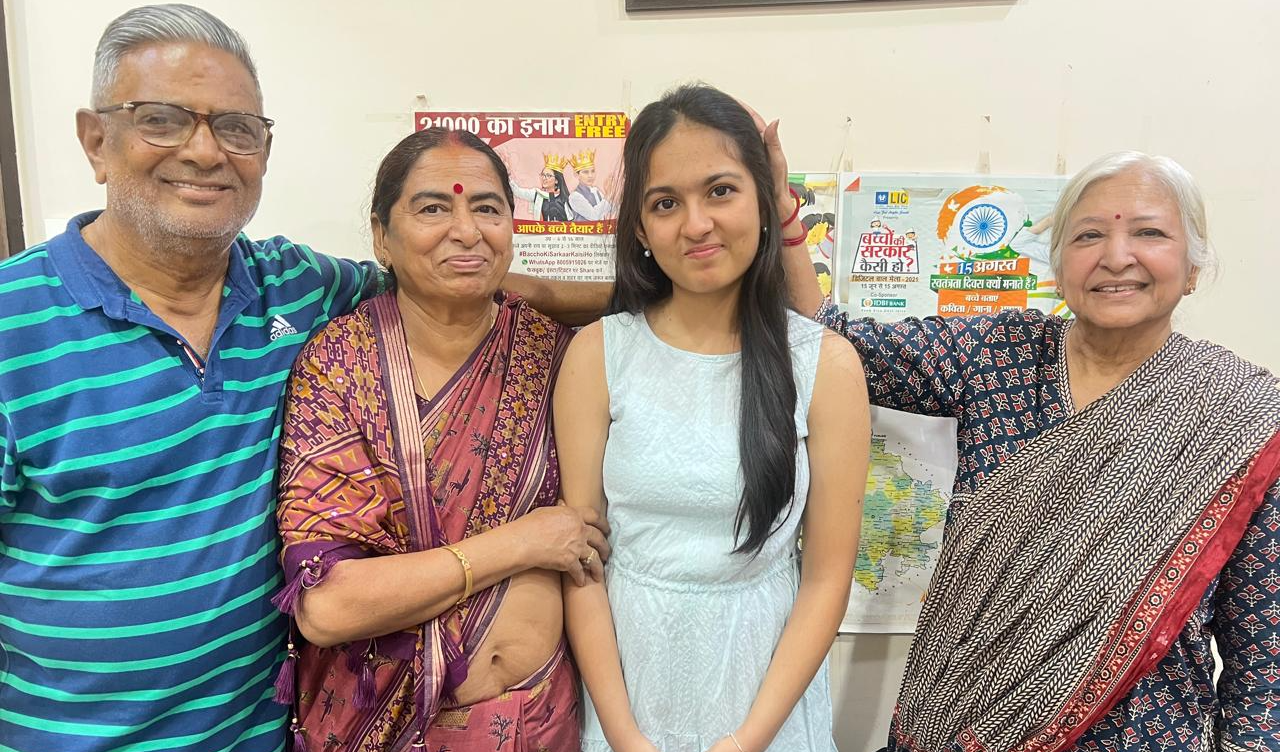 बिना ट्यूशन एसएमएस स्कूल की जान्हवी ने हासिल किए 98.60 फीसदी अंक, AI में मिले 100 में से 100