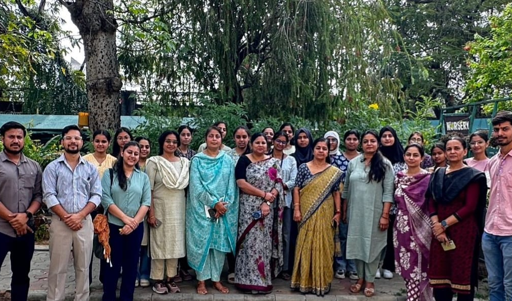 विविधता संरक्षण के लिए बीज संग्रहण सत्र का आयोजन