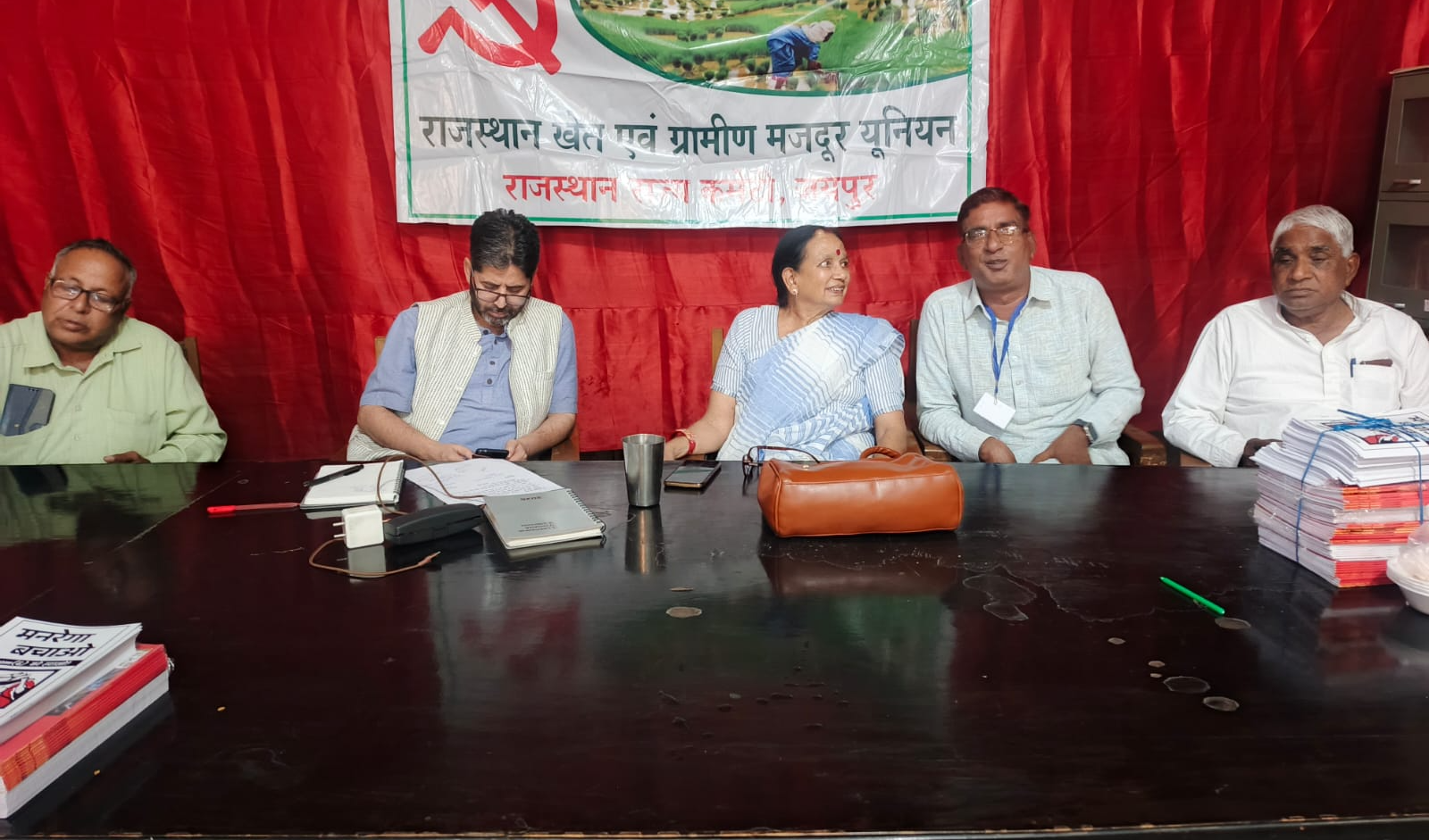 मनरेगा में कटौती और नई व्यवस्था के खिलाफ मजदूर यूनियन का आक्रोश