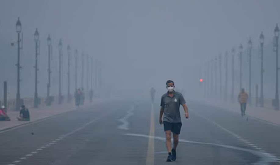 Delhi Air Quality Deteriorates Sharply, AQI Hits ‘Severe’ at 438 Amid Winter Smog