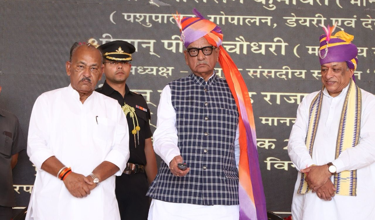 सिक्किम के राज्यपाल ने तख्तगढ़ में 100 फीट ऊंचे तिरंगे का किया अनावरण