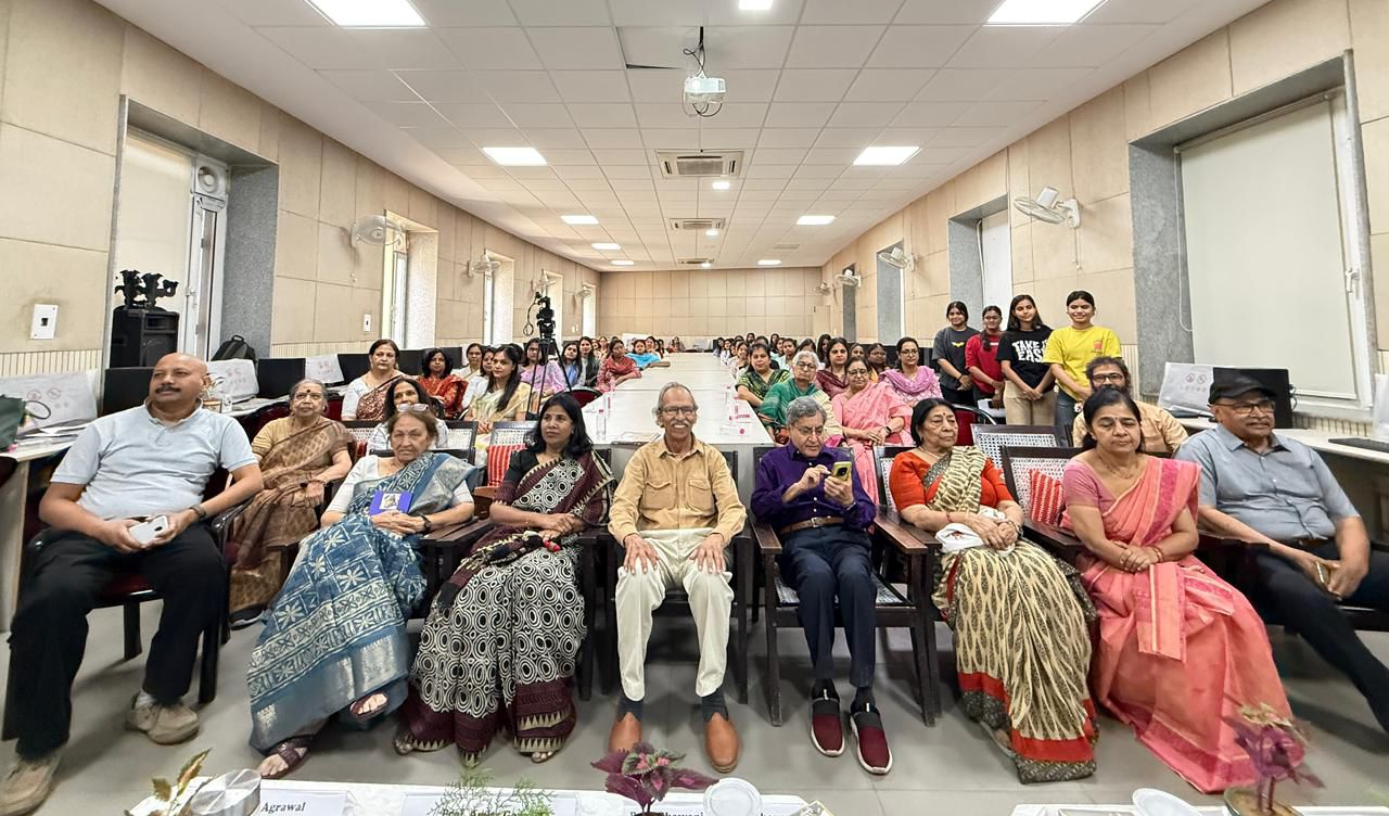 ‘‘क्रिएटिविटी एक्रॉस आर्ट एण्ड लिटरेचरः द पल्स ऑफ मोर्डन क्रिएटिविटी’’ विषय पर एक विचार संवाद सत्र