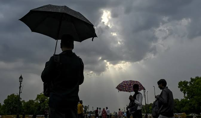 दिल्ली में बिना हीटवेव के भी क्यों पड़ रही है इतनी ज्यादा गर्मी? जानिए वजह