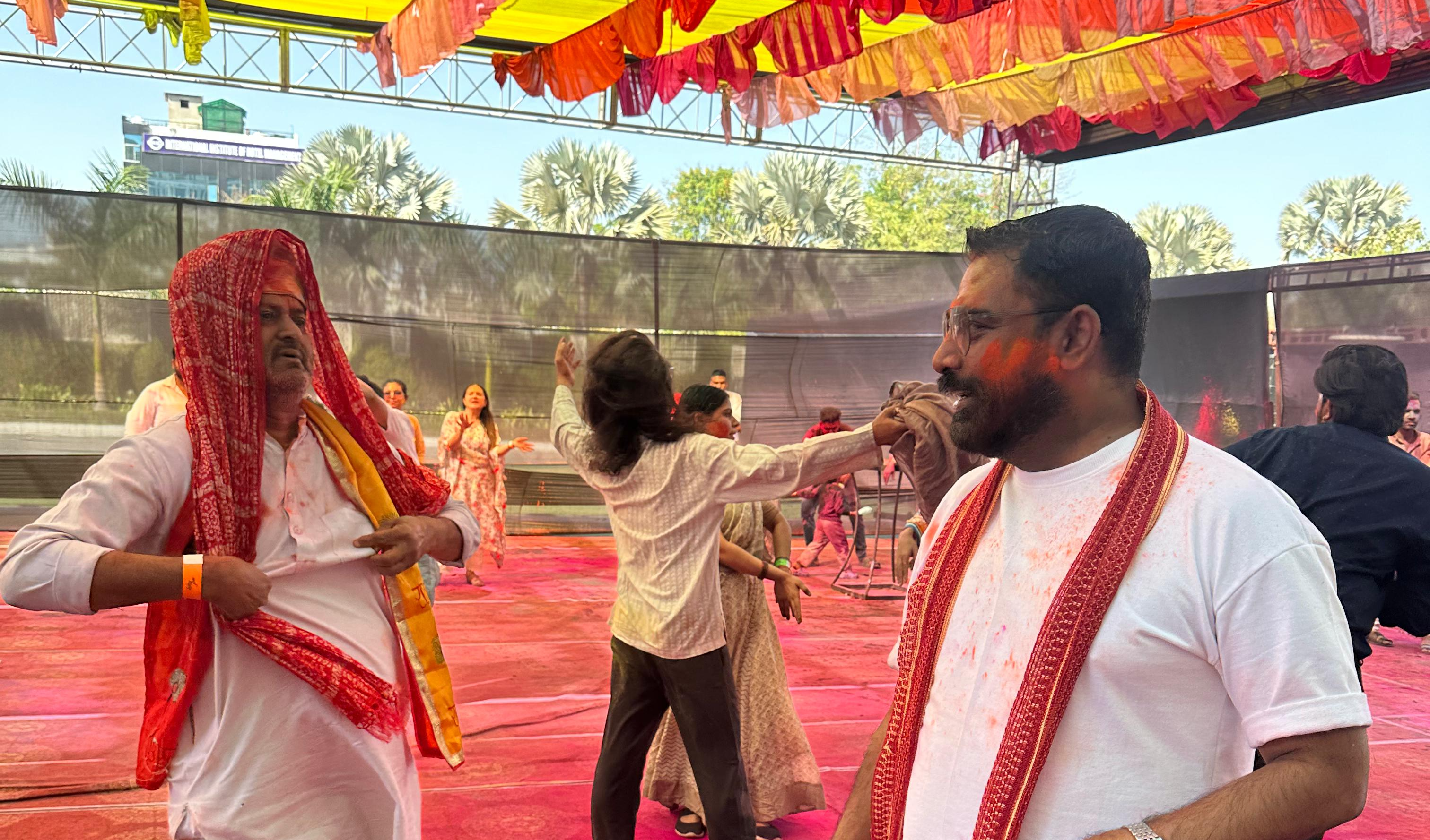 द ललित जयपुर में ऑर्गेनिक रंगों के साथ भव्य होली उत्सव आयोजित