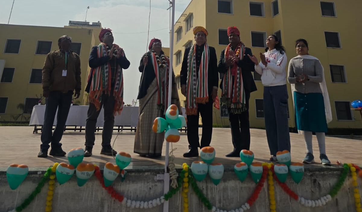 यूनिवर्सिटी ऑफ टेक्नोलॉजी वाटिका, जयपुर में 77वां गणतंत्र दिवस हर्षोल्लास से मनाया गया