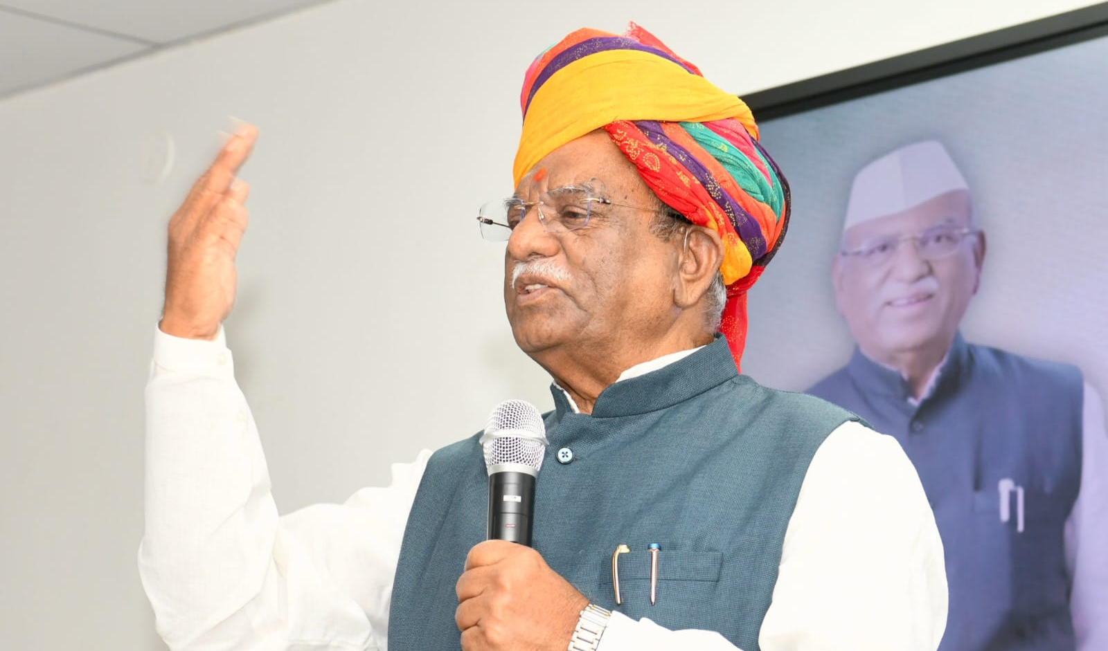 राज्यपाल ने सशस्त्र सेना झण्डा दिवस पर शहीदों को श्रद्धा-सुमन अर्पित कर दी श्रद्धांजलि