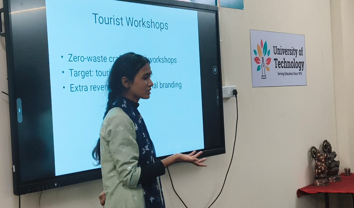 यूनिवर्सिटी ऑफ टेक्नोलॉजी मे हैकाथॉन एवं प्रदर्शनी का सफल आयोजन