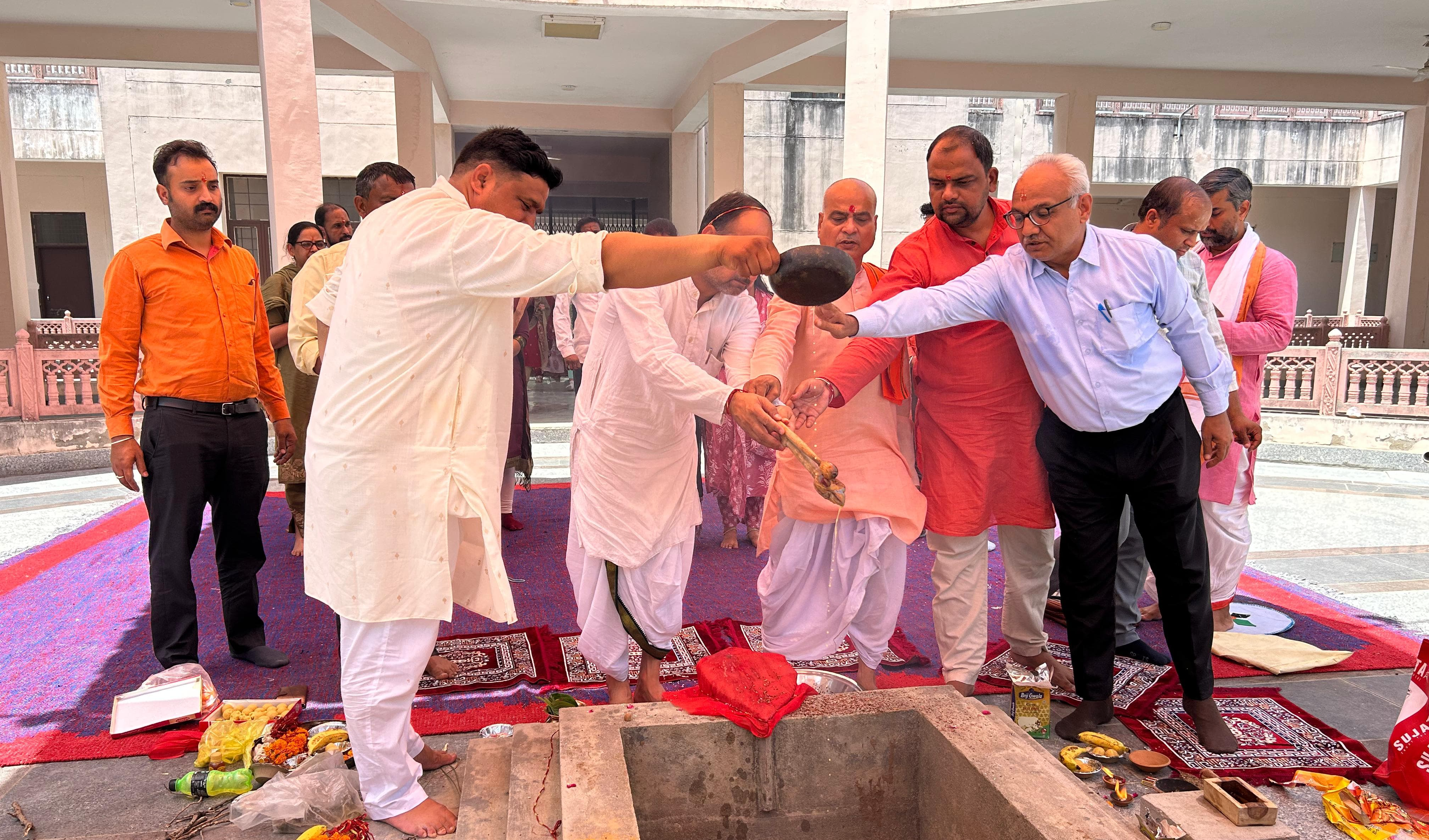 राजस्थान मन्त्र प्रतिष्ठान के नवनिर्मित हवनकुंड में अग्नि प्रवेश एवं पूजन