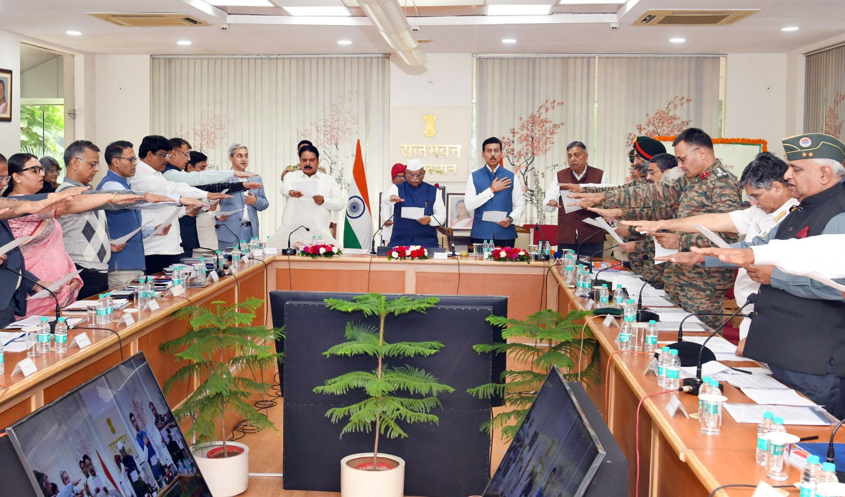 सरदार पटेल की छवि पर श्रद्धासुमन अर्पित कर किया भावभरा स्मरण